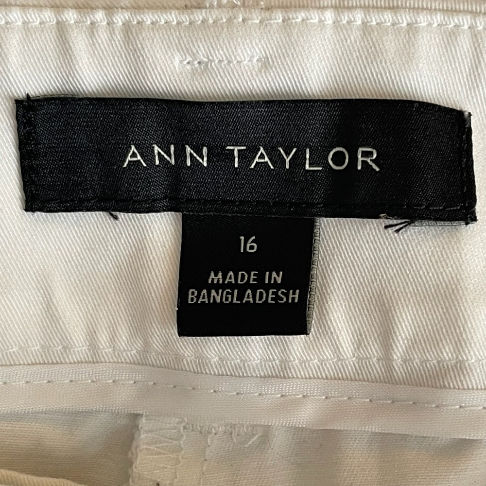 Ann Taylor Women's White Stretch Cotton Flat Front Summer Bermuda Shorts Size 16 - Picture 5 of 6
